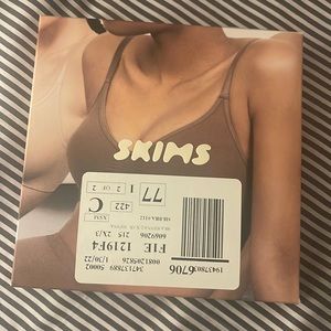 Skims Sculpting Bra NWT